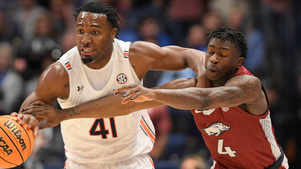 Arkansas Razorbacks guard Davonte Davis on defense in the SEC Tournament against the Auburn Tigers.